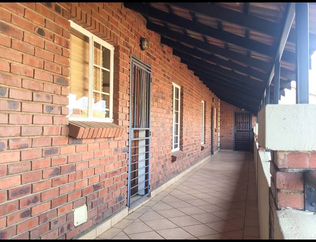 2 BEDROOM APARTMENT TO LET IN MOOIKLOOF RIDGE